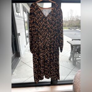 Maxi dress navy w gold florals.